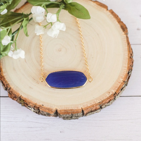 Jewelry - ✨4 for $15✨Blue pendant necklace
